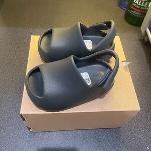 Yeezy toddler Slide Sandals - BRAND NEW NEVER WORN